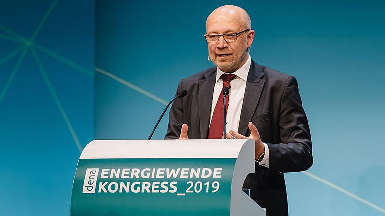 dena-Geschäftsführer Andreas Kuhlmann eröffnet den dena Energiewende-Kongress 2019.