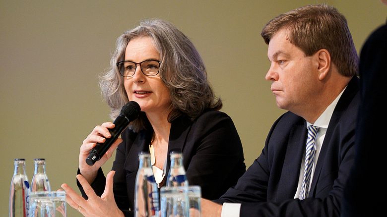 Susanne Henckel bei der Paneldiskussion auf dem dena Energiewende-Kongress 2018